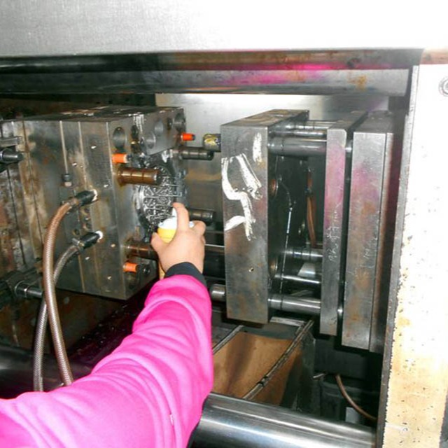 塑料制品脱模困难，该怎么解决？